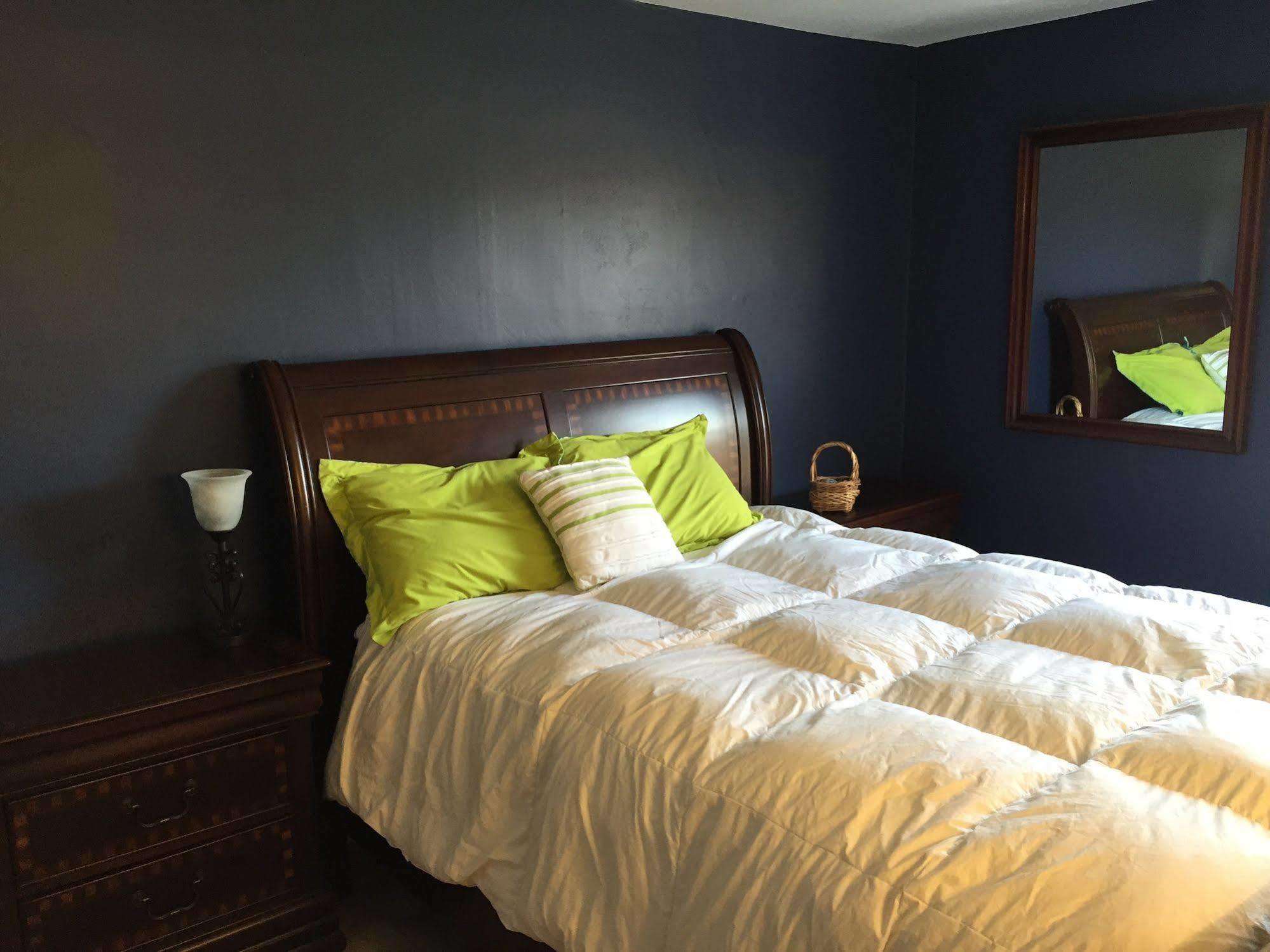 Hostal The And 2*
